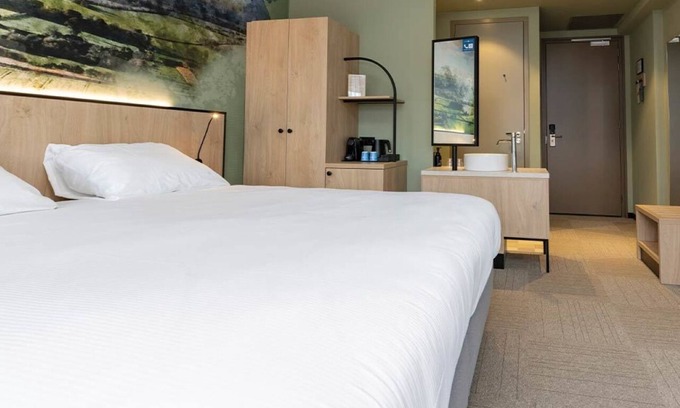 Marknesse Hotel | Relaxing Stay with Private Balcony & Garden Views Near Giethoorn