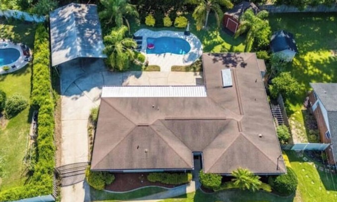 Arlington House | Relaxing SWEET HOME 9mi Downtown Pool&Hot tub.