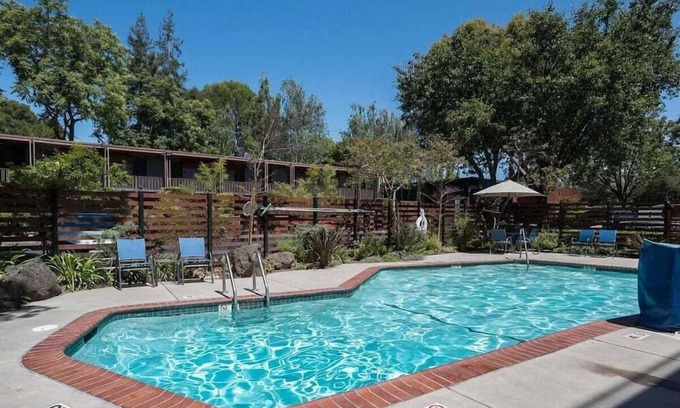Barron Park Hotel | Relaxing Unit with Outdoor Heated Pool, Free Parking & Breakfast Near Stanford