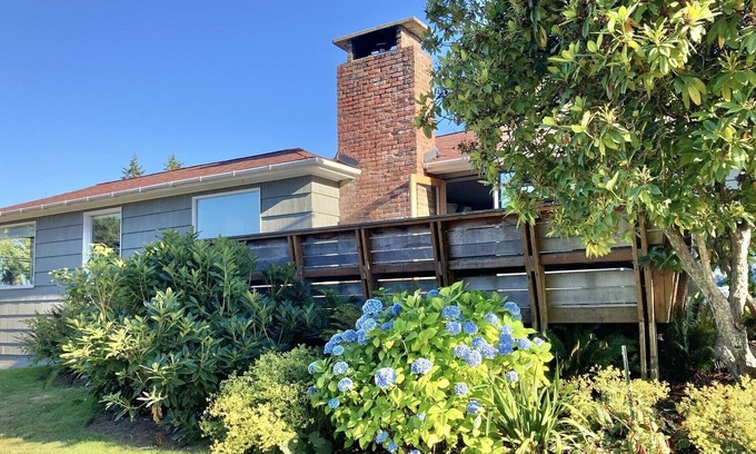 South Colby House | Relaxing Vashon Getaway -Private 2 BD House w/view