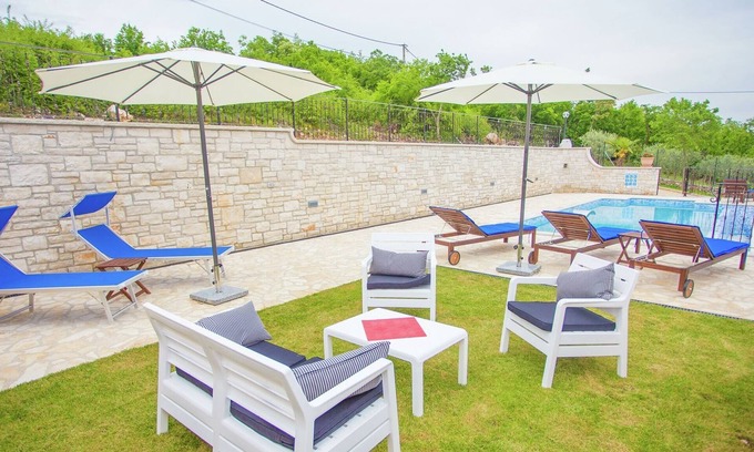 Rakotule Cabin | Relaxing villa with pool and garden for six persons in central Istria