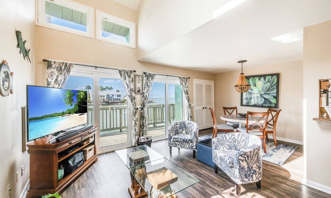 Corpus Christi Condo | Relaxing Waterfront Condo - Sleeps 6, Boat-Friendly w/Trailer Parking!