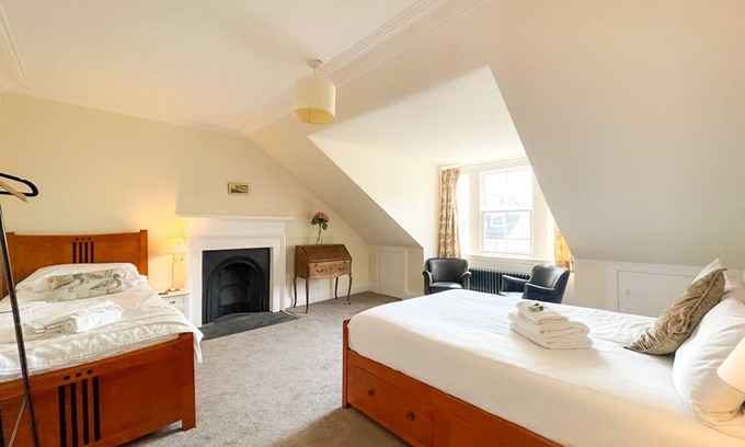 West End House | Remarkable 4BR Townhouse w/Garden, Sleeps 12