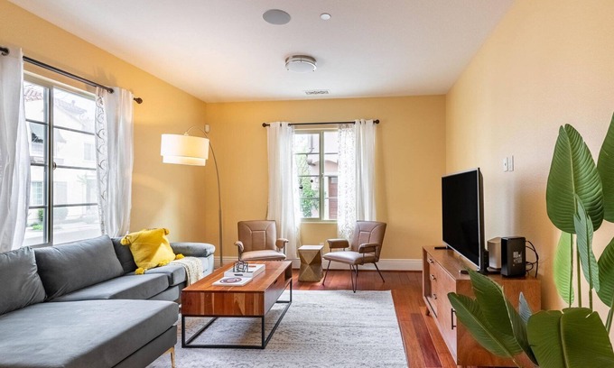 Milpitas House | Remarkable Milpitas 4BR w/Garage, nr Mall & Dining, by Blueground