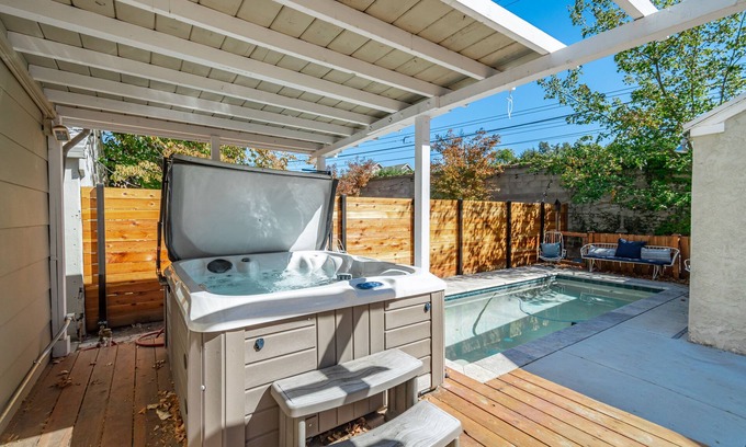Land Park House | Remodeled 2br/2bath in Charming Land Park
