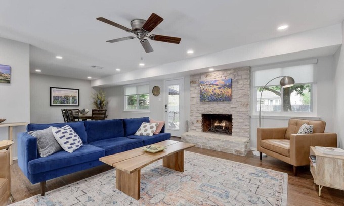 Austin House | Remodeled 3BR, 2.5 Bath Dog-Friendly Retreat w/Large Backyard