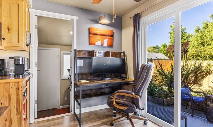 Albany House | Remodeled Albany 1BDRM, modern, pet friendly fenced yard, work station, laundry!