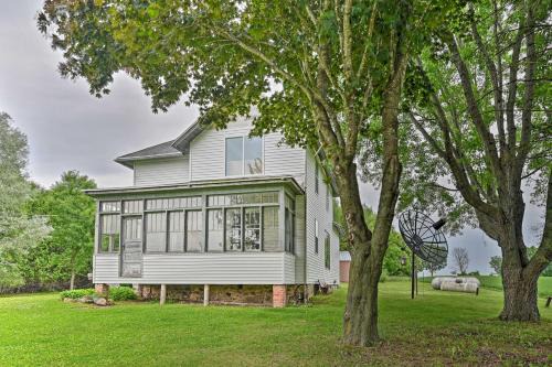 Krakow House | Remodeled Cecil Farmhouse, Near Shawano Lake!