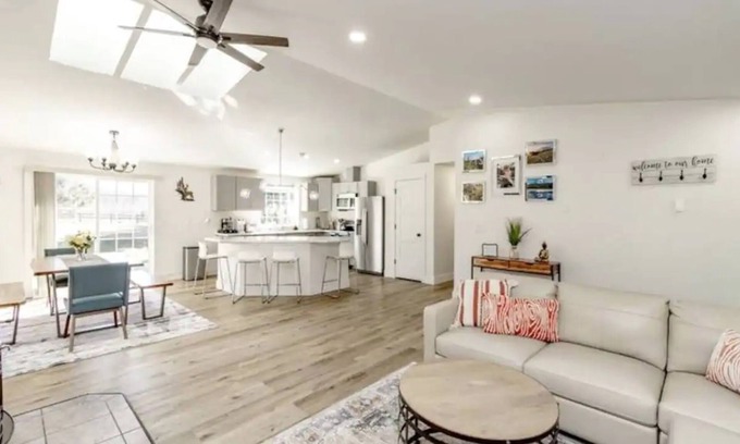Pierce County Cabin | Remodeled Cottage w/Hot tub, 15 mins away from Mt. Rainier Park entrance