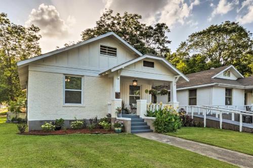 Hot Springs House | Remodeled Dtwn Hot Springs Home with Porch!