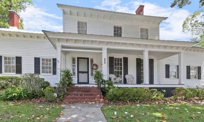 Monticello Cottage | Remodeled Historic home w/ hot tub 1 block from downtown! 30 minutes to FSU!