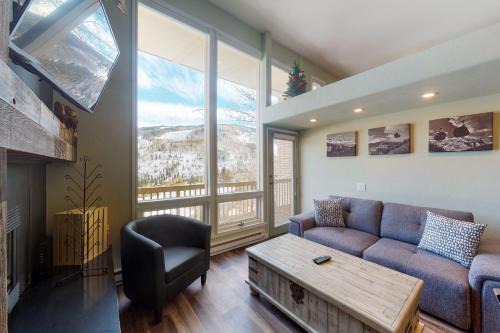 Eagle-Vail House | Remodeled Mountain-View Escape