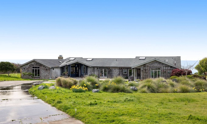 Mendocino House | Remodeled oceanfront estate with ocean views, fireplace, kitchen & kitchenette