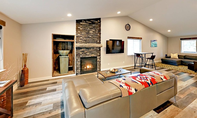 Southwest Bend House | Remodeled Ranch near Old Mill District