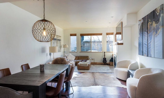 Warm Springs House | Remodeled townhome 3 min to ski + central Ketchum