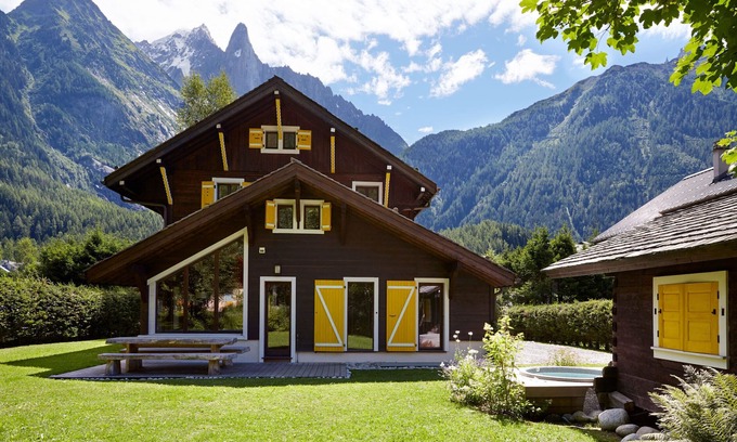 Les Tines Ski Chalet | Remodelled historical chalet with spectacular views