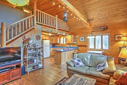 Pentwater House | Remote Pentwater Cabin in the Woods 5 Mi to Dtwn