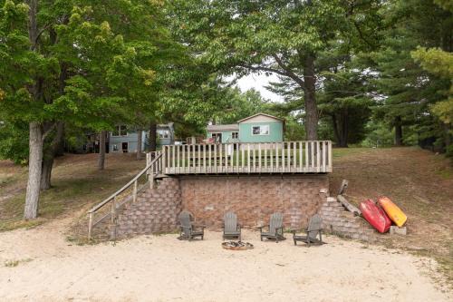 Mayfield House | Rennie Lake Hideaway Cottage