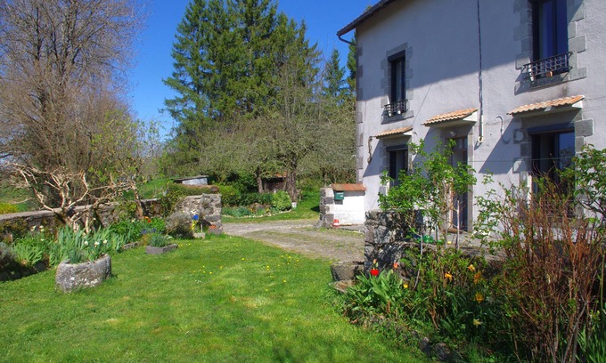 Aurillac House | Renovated 1920s house, 15 minutes' walk from town center, quiet location.