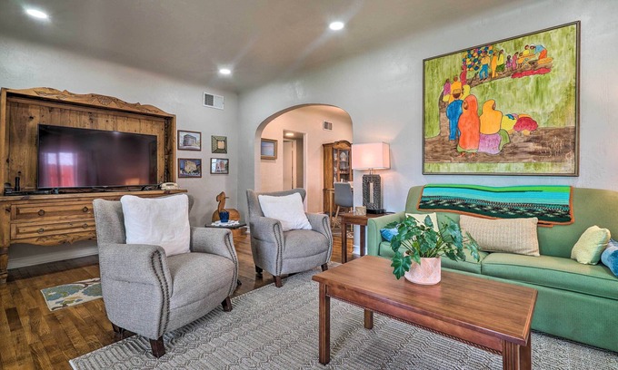 El Paso House | Renovated 1940's Home with Patio + Backyard!