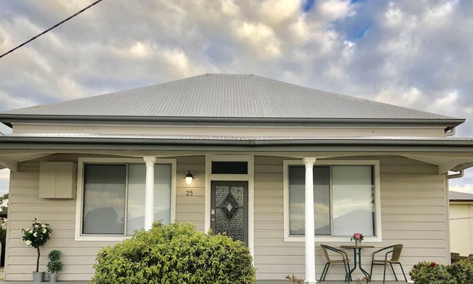 Aberdare Cottage | Renovated 2 beds Cottage (see attached Studio room)
