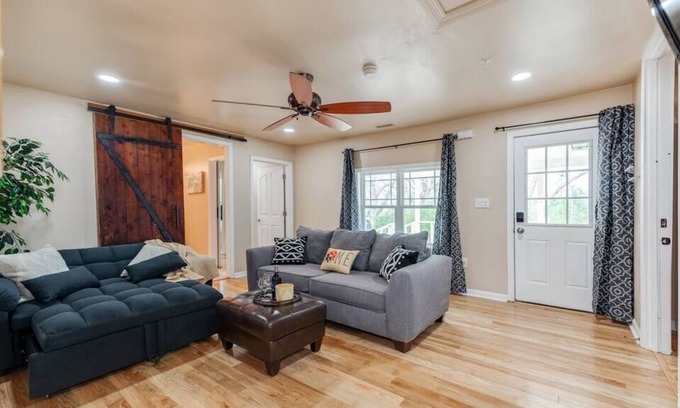 Waxhaw House | Renovated (2 for 1) Mellow Yellow near DT Waxhaw