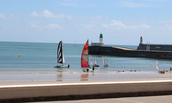 Les Sables d'Olonne Apartment | Renovated 2-Room Apartment with Sea View, Near Center