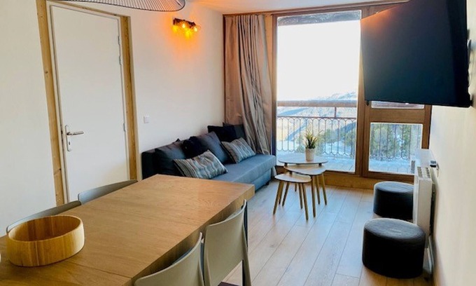 Arc-2000 Apartment | Renovated 3-Room Apartment · Ski-In/Out · Balcony · Mont Blanc View