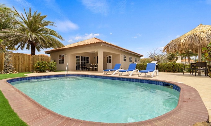 Boroncana Villa | Renovated 3BR Home ~Private Pool~Close 2 Beach~BBQ