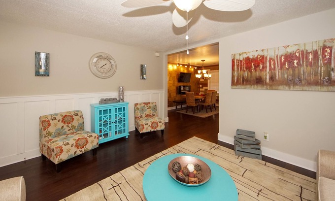 North Charleston House | Renovated 4 bd, 2 ba Centrally located, mins to downtown, JBC, Airport