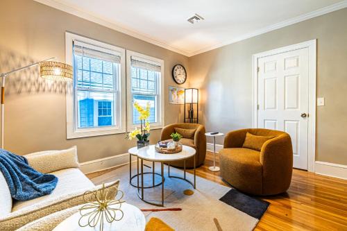 Ashmont Apartment | Renovated 4BR3BA Escape - Near Public Transportation