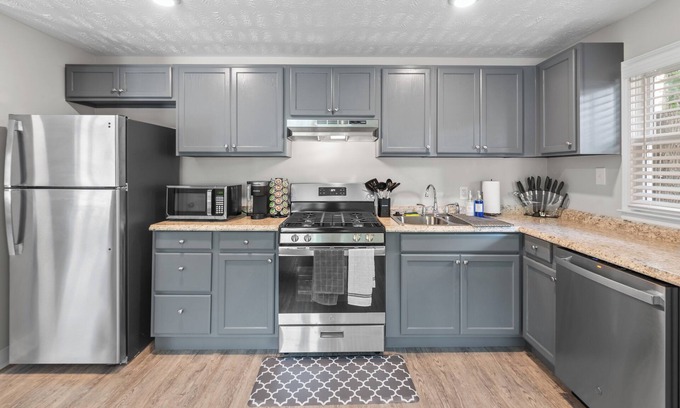 Marietta House | Renovated 5BD Townhome; 2 Minutes from Serene Marietta Square Highlights