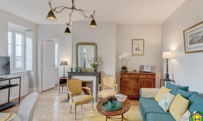 Chantilly Apartment | Renovated apartment with wifi in Chantilly