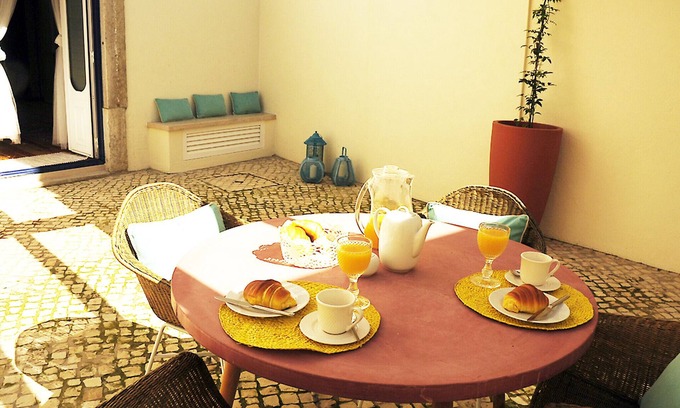 Setubal Apartment | Renovated apartment with private exterior in the center of Setúbal