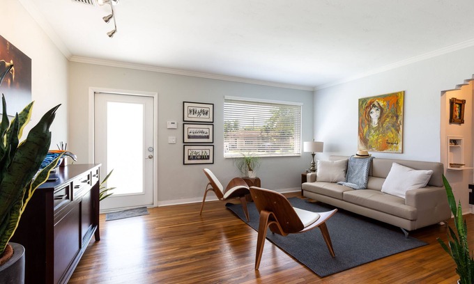 Coral Way House | Renovated Art Deco Style Casita Near Coral Gables