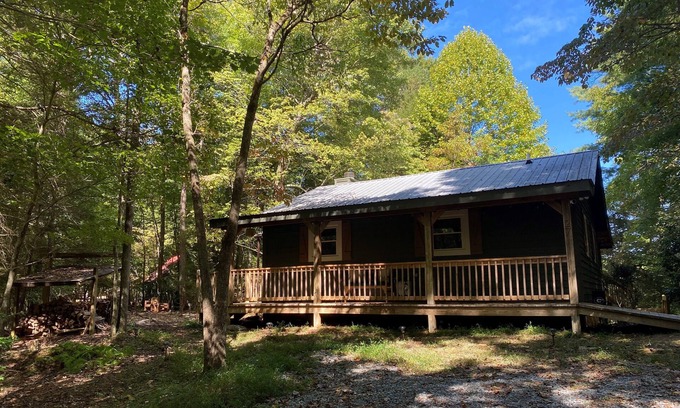 Ellijay Cabin | Renovated Cabin in a Gated River Community