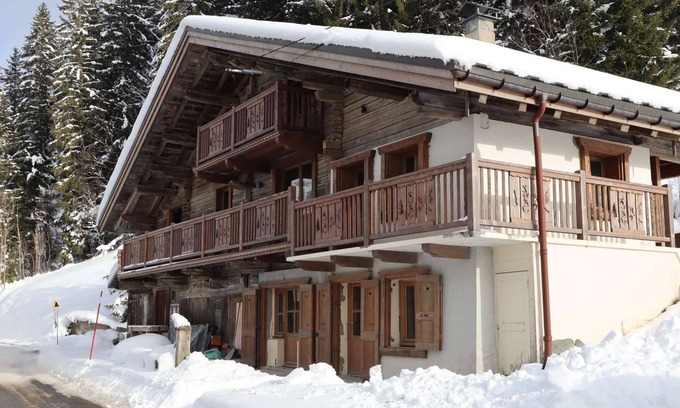 Hauteluce Ski Chalet | Renovated Chalet near Hauteluce - 7 ppl, 3 BR, Parking, Fireplace, Modern Amenities