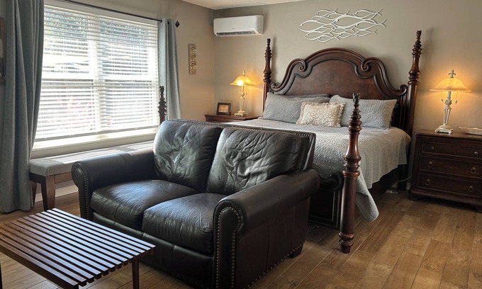 Gulf Breeze Apartment | Renovated charming studio with private patio and yard