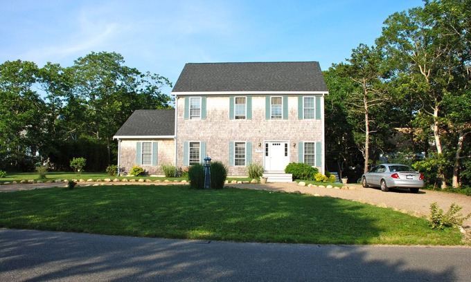 Katama House | Renovated colonial in private community