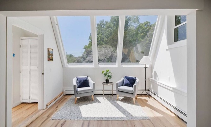 Stowe Condo | Renovated Condo in Luxury Neighborhood