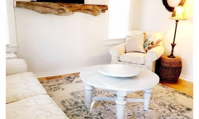 Jamestown House | Renovated Cottage In Historic Jamestown NC