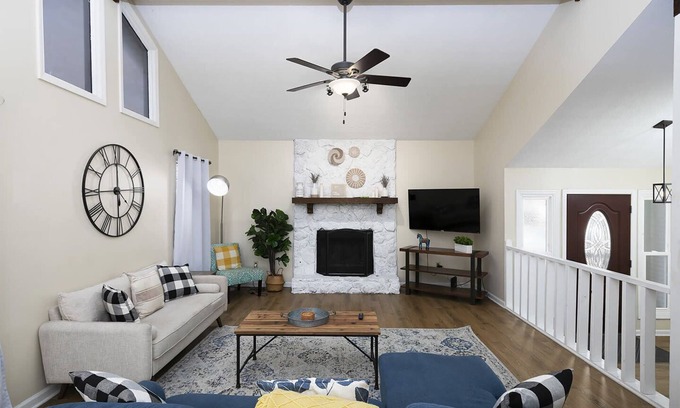 Lithia Springs House | Renovated Farmhouse Near Six Flags