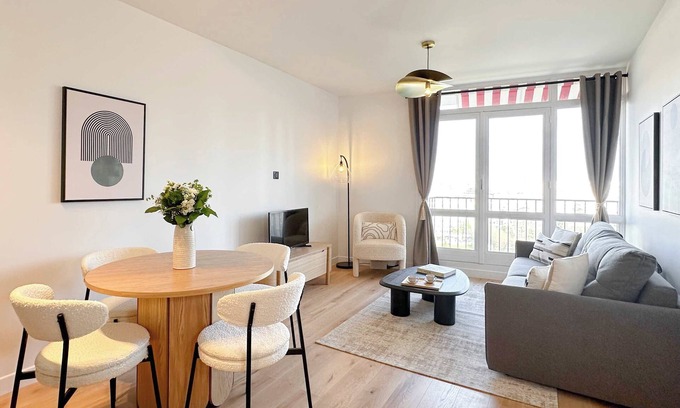 13th Arrondissement Apartment | Renovated flat with balcony and elevator for 5