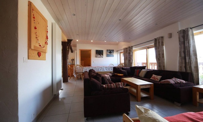 Les Carroz-d'Araches Apartment | Renovated Farmhouse: 6 Rooms, 12 Guests, Near Ski Bus & Pistes, Parking, WiFi, Close to Amenities