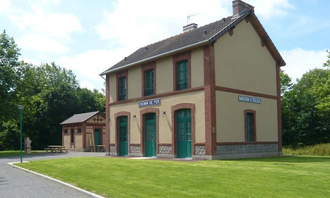 Saint-Cyr-du-Bailleul Cottage | Renovated old station with pets allowed and parking in Normandy