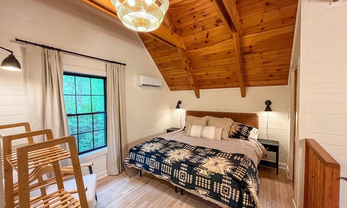 Bear Den Cabin | Renovated! Hot Tub! Cabin 1! Right off the BRPW!