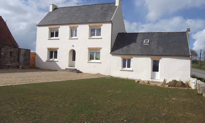 Plouegat-Guerand House | Renovated house, close to beaches, pets allowed
