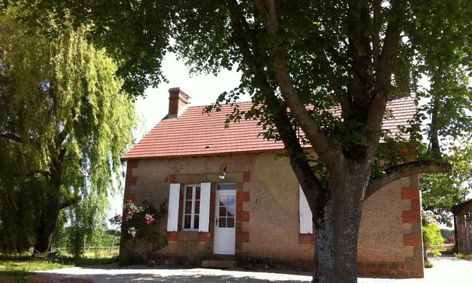 Agonges Cottage | Renovated house with garden, pets allowed, air conditioning, parking