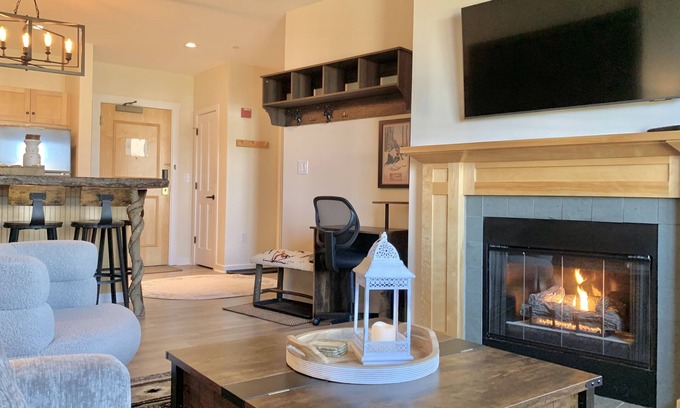 Stratton Mountain Condo | Renovated Long Trail 1BR, Steps from lifts - Hot tub, Pool, Sauna, Heated garage