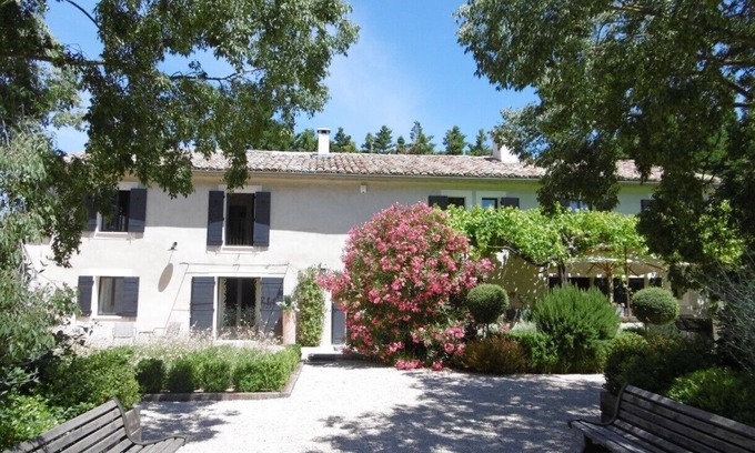 Rognonas House | Renovated old farmhouse South Avignon, wooded park, swimming pool, tennis